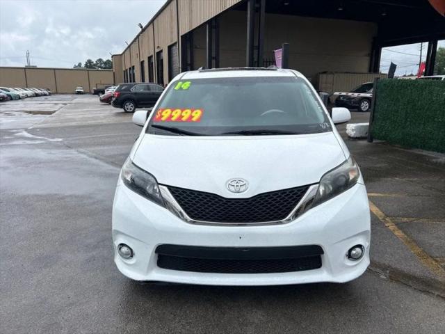 2014 Toyota Sienna SE 8 Passenger