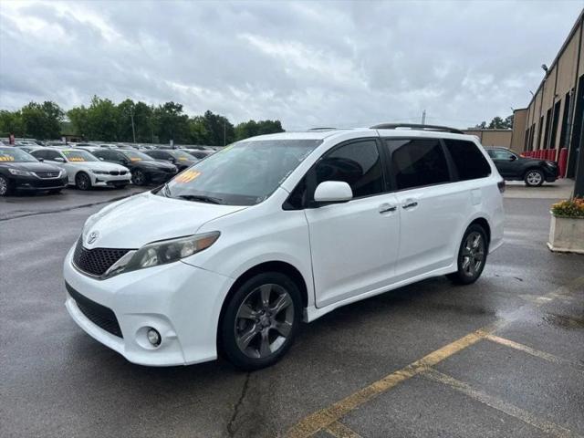 2014 Toyota Sienna SE 8 Passenger