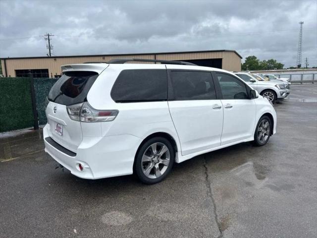 2014 Toyota Sienna SE 8 Passenger