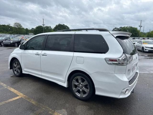 2014 Toyota Sienna SE 8 Passenger