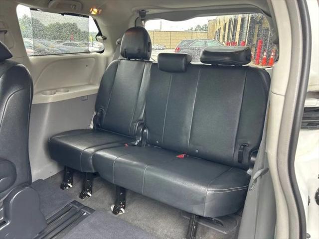 2014 Toyota Sienna SE 8 Passenger