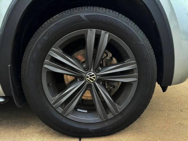 2020 Volkswagen Atlas Cross Sport 3.6L V6 SE w/Technology R-Line