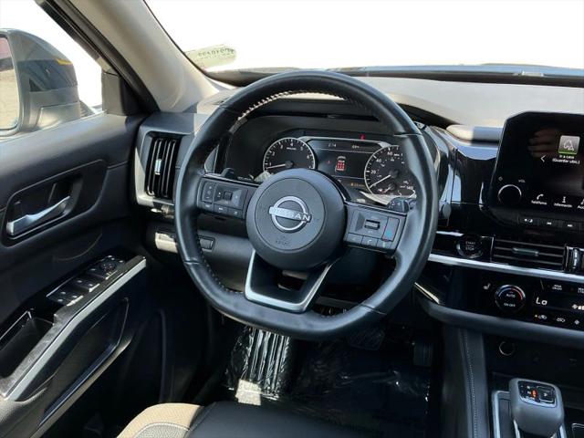2025 Nissan Pathfinder SL FWD
