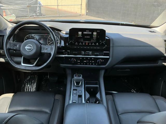 2025 Nissan Pathfinder SL FWD
