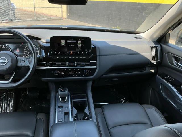 2025 Nissan Pathfinder SL FWD
