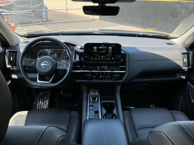 2025 Nissan Pathfinder SL FWD