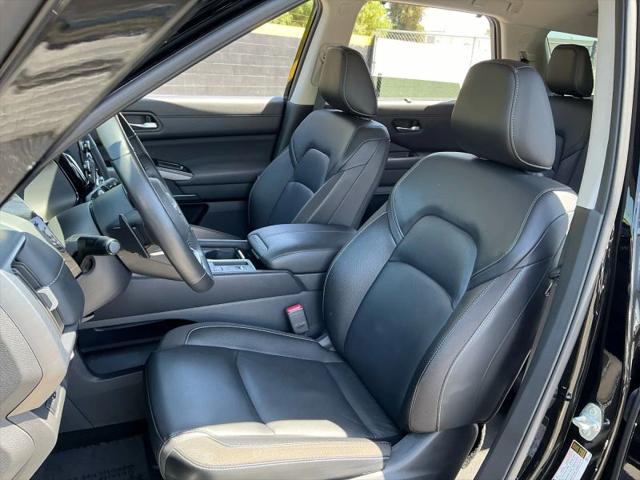 2025 Nissan Pathfinder SL FWD