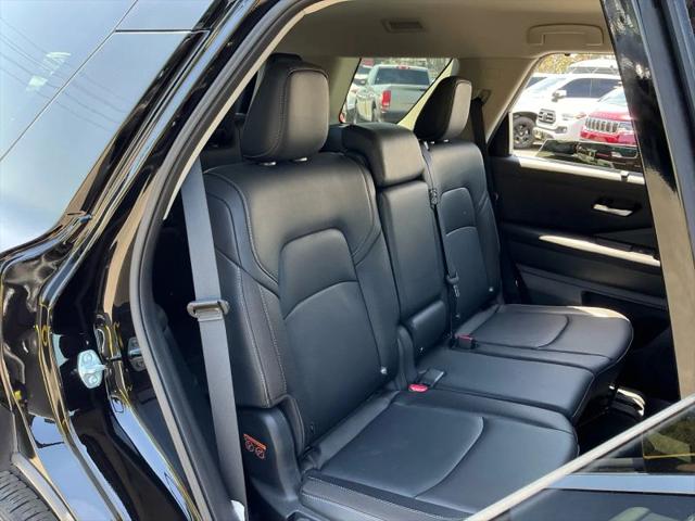 2025 Nissan Pathfinder SL FWD