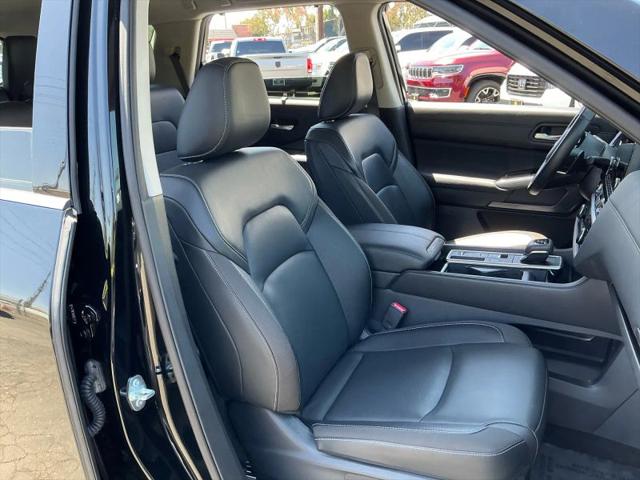 2025 Nissan Pathfinder SL FWD