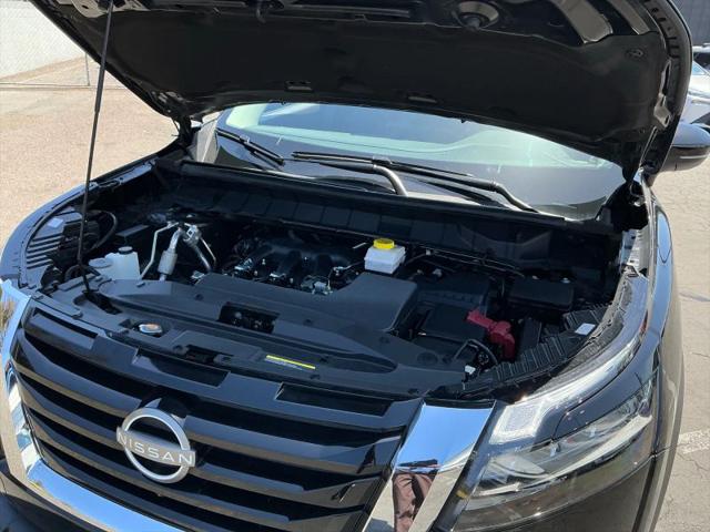 2025 Nissan Pathfinder SL FWD