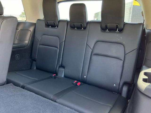 2025 Nissan Pathfinder SL FWD