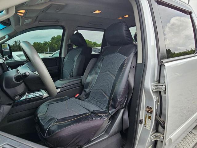 2013 Nissan Titan SV