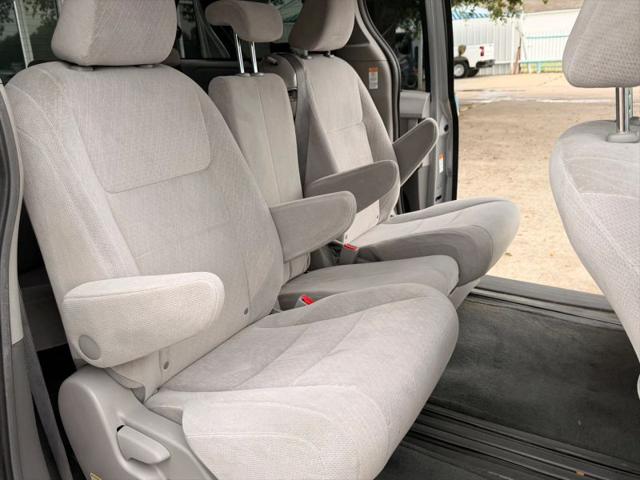 2016 Toyota Sienna LE 8 Passenger