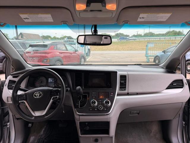2016 Toyota Sienna LE 8 Passenger