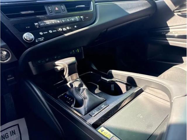 2024 Lexus ES 300h 300h