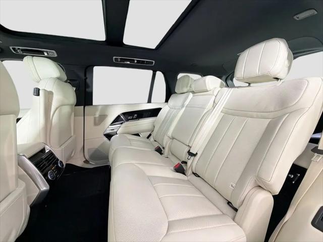 2026 Land Rover Range Rover P530 SE 7 Seat