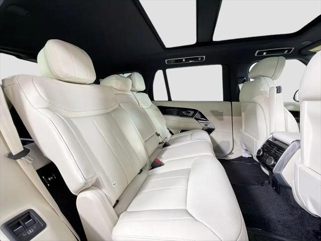 2026 Land Rover Range Rover P530 SE 7 Seat