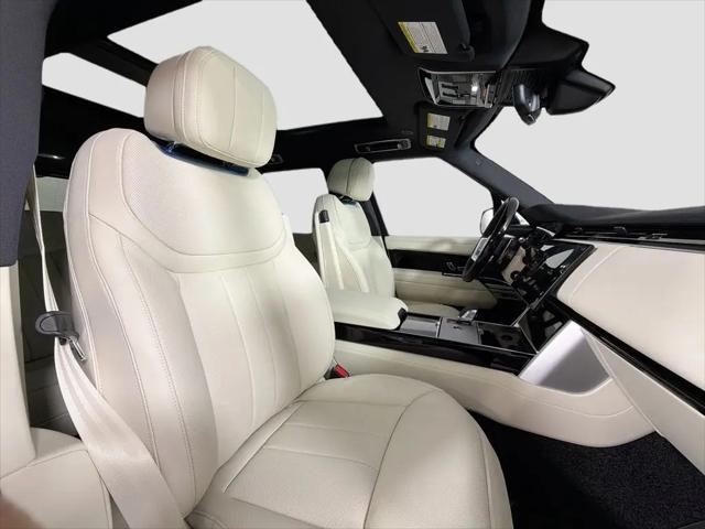 2026 Land Rover Range Rover P530 SE 7 Seat
