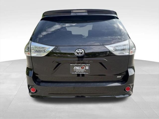 2012 Toyota Sienna SE 8 Passenger