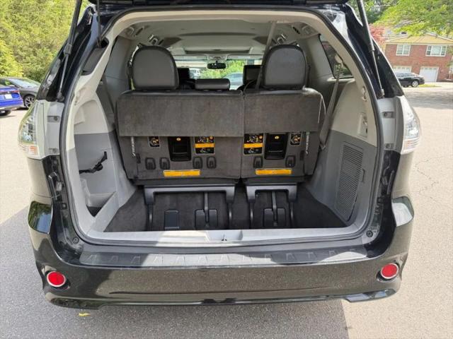 2012 Toyota Sienna SE 8 Passenger