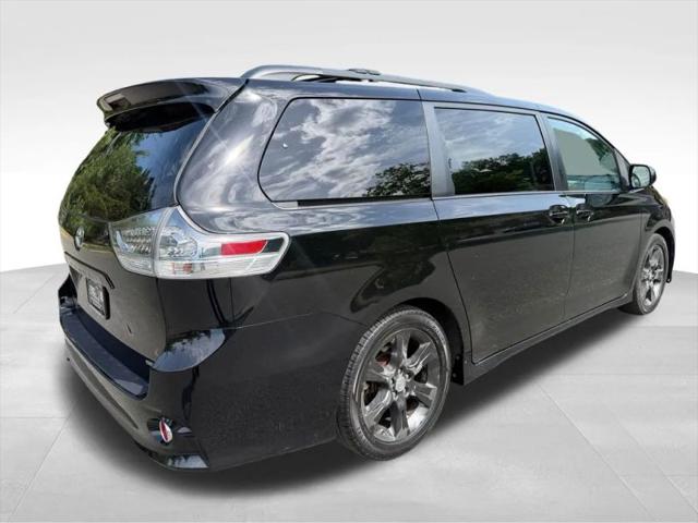2012 Toyota Sienna SE 8 Passenger