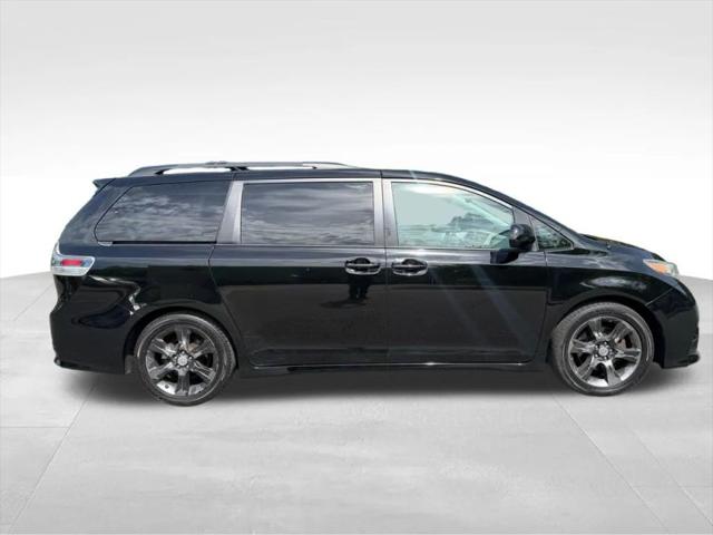 2012 Toyota Sienna SE 8 Passenger
