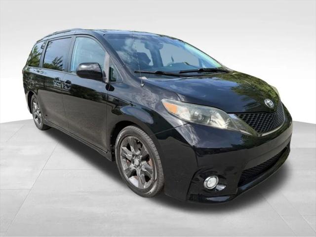 2012 Toyota Sienna SE 8 Passenger