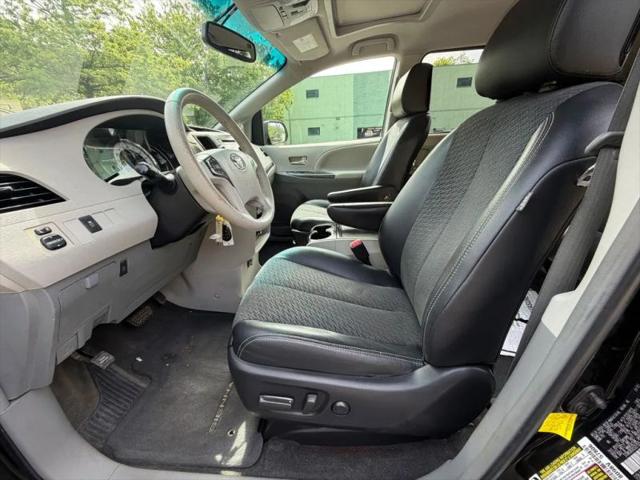 2012 Toyota Sienna SE 8 Passenger