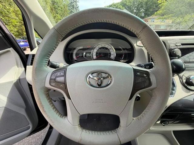 2012 Toyota Sienna SE 8 Passenger