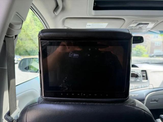 2012 Toyota Sienna SE 8 Passenger