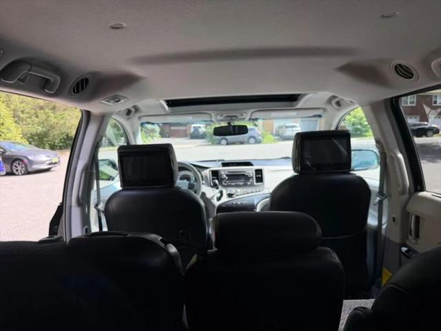 2012 Toyota Sienna SE 8 Passenger