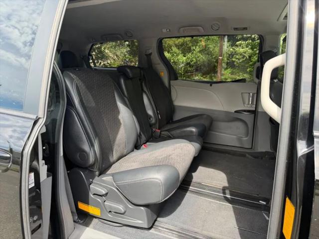 2012 Toyota Sienna SE 8 Passenger