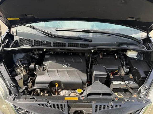 2012 Toyota Sienna SE 8 Passenger