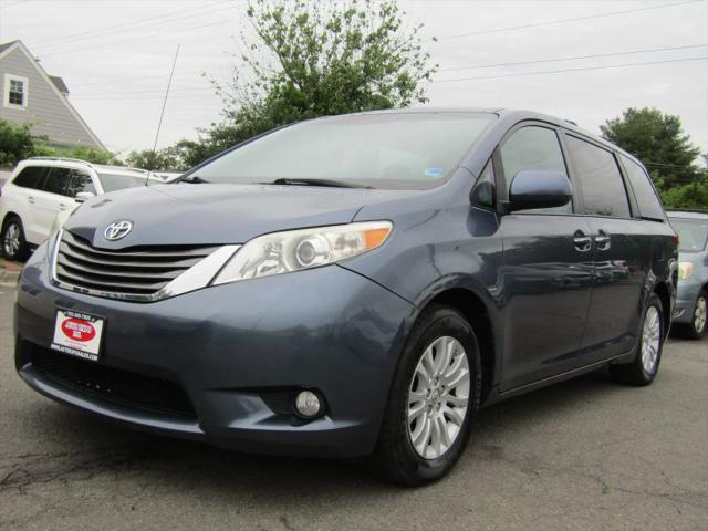 2013 Toyota Sienna XLE V6 8 Passenger