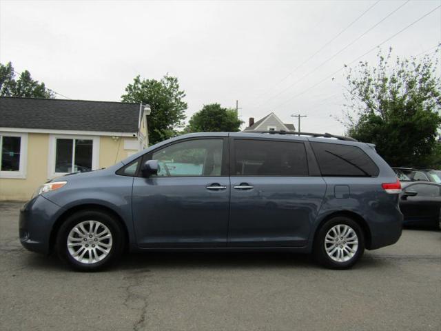 2013 Toyota Sienna XLE V6 8 Passenger