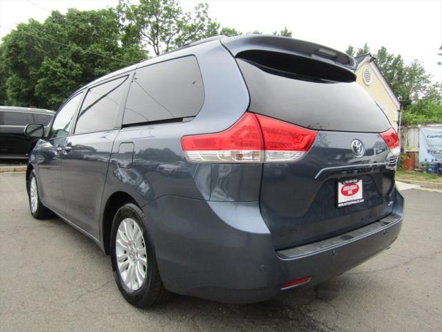 2013 Toyota Sienna XLE V6 8 Passenger