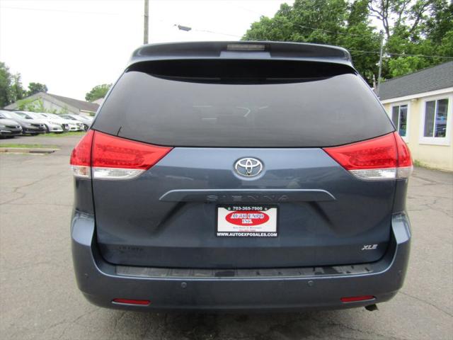 2013 Toyota Sienna XLE V6 8 Passenger