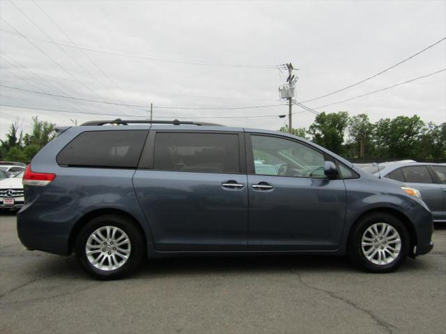 2013 Toyota Sienna XLE V6 8 Passenger