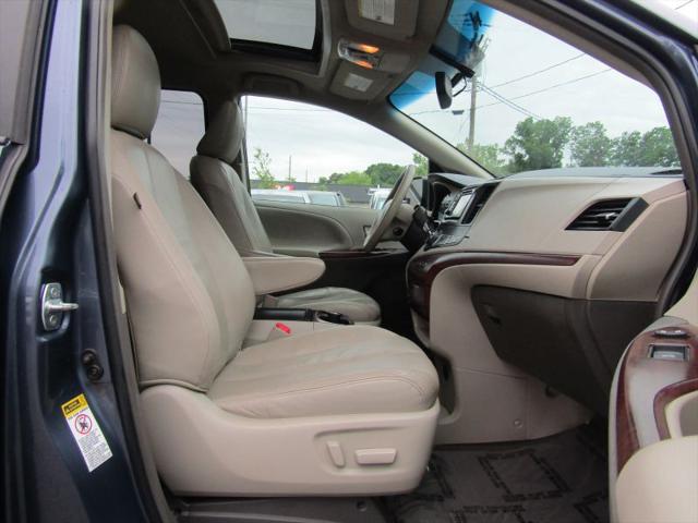 2013 Toyota Sienna XLE V6 8 Passenger