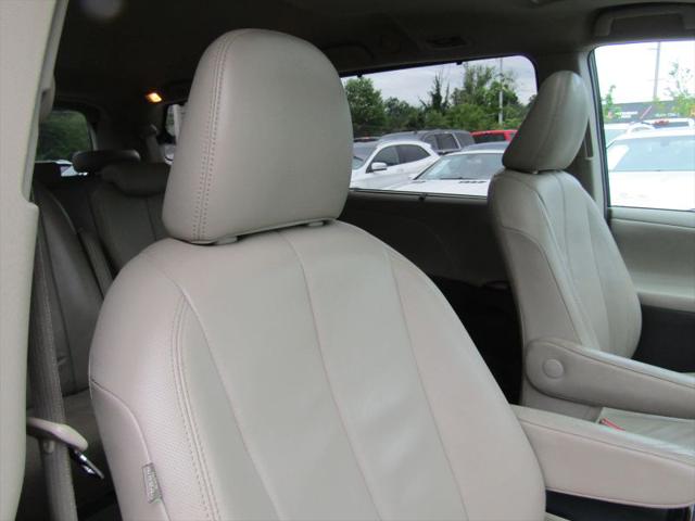 2013 Toyota Sienna XLE V6 8 Passenger