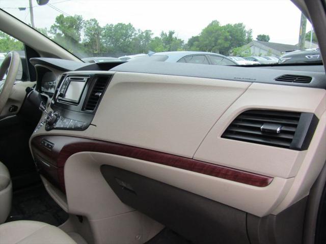 2013 Toyota Sienna XLE V6 8 Passenger