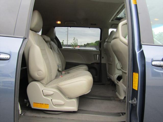 2013 Toyota Sienna XLE V6 8 Passenger