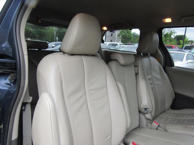 2013 Toyota Sienna XLE V6 8 Passenger