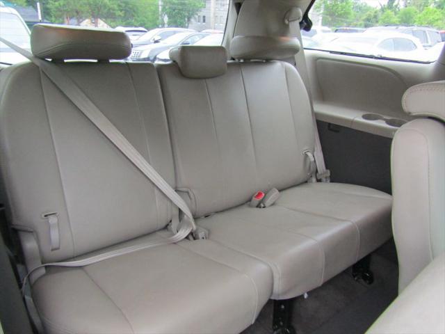 2013 Toyota Sienna XLE V6 8 Passenger
