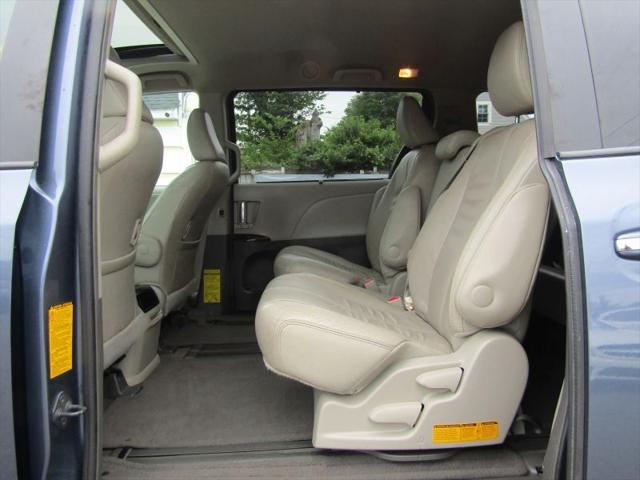 2013 Toyota Sienna XLE V6 8 Passenger