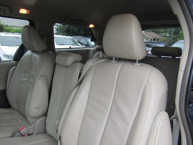 2013 Toyota Sienna XLE V6 8 Passenger
