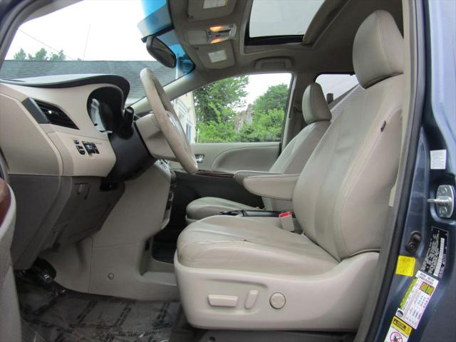 2013 Toyota Sienna XLE V6 8 Passenger