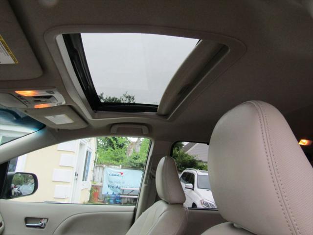 2013 Toyota Sienna XLE V6 8 Passenger