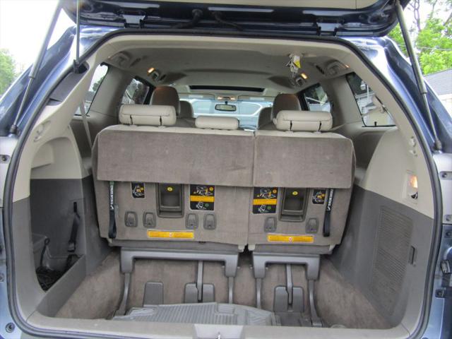 2013 Toyota Sienna XLE V6 8 Passenger