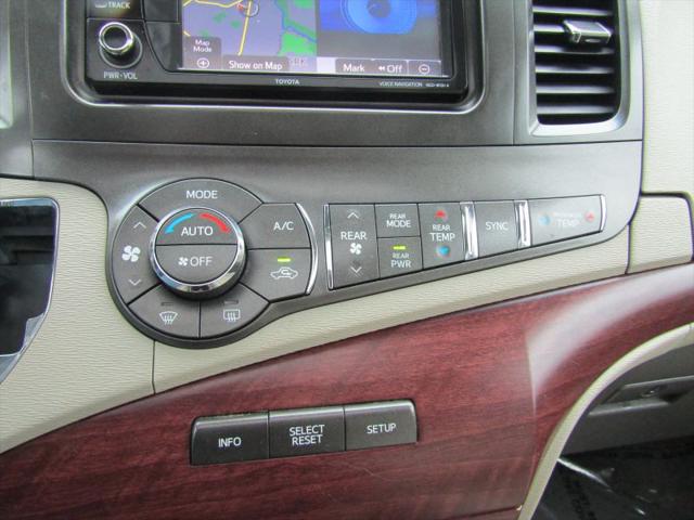 2013 Toyota Sienna XLE V6 8 Passenger